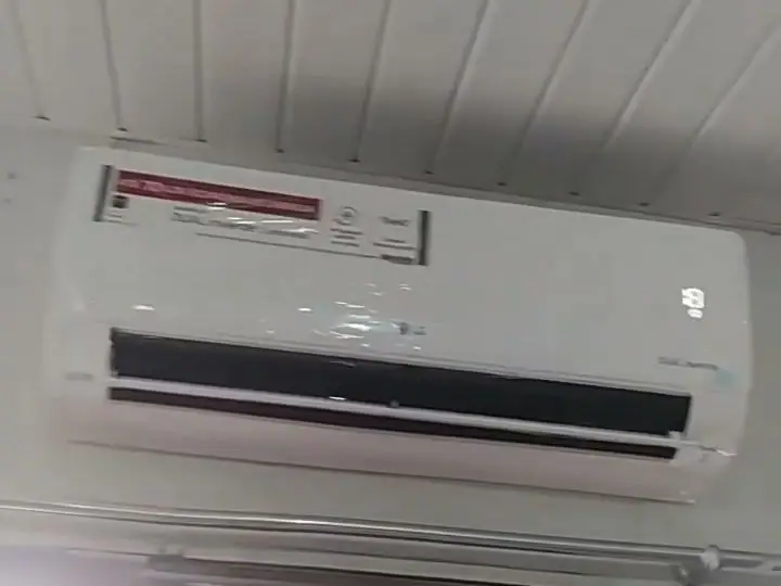 Ar-condicionado split inverter LG instalado em sala