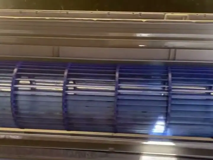 Turbina do ar-condicionado limpa depois da higienização